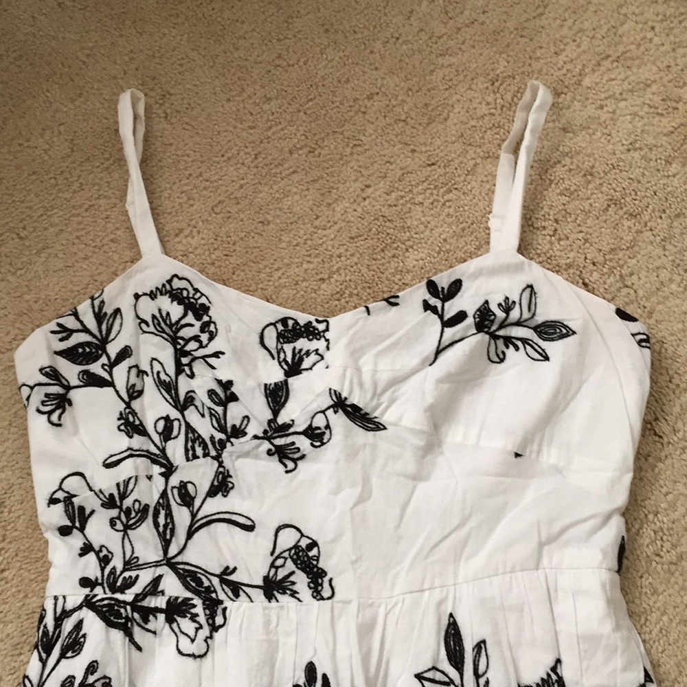 Dress - Picture 3 of 3